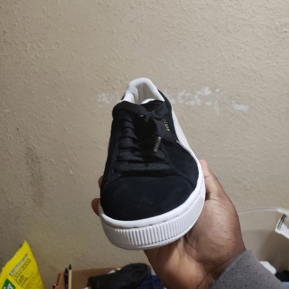 2 pair of pumas both are size 7 - Picture 2 of 7